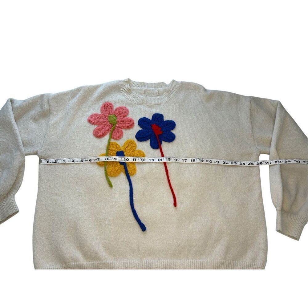 Cider cream colored sweater with crocheted floral appliqués - M - Picture 4 of 8
